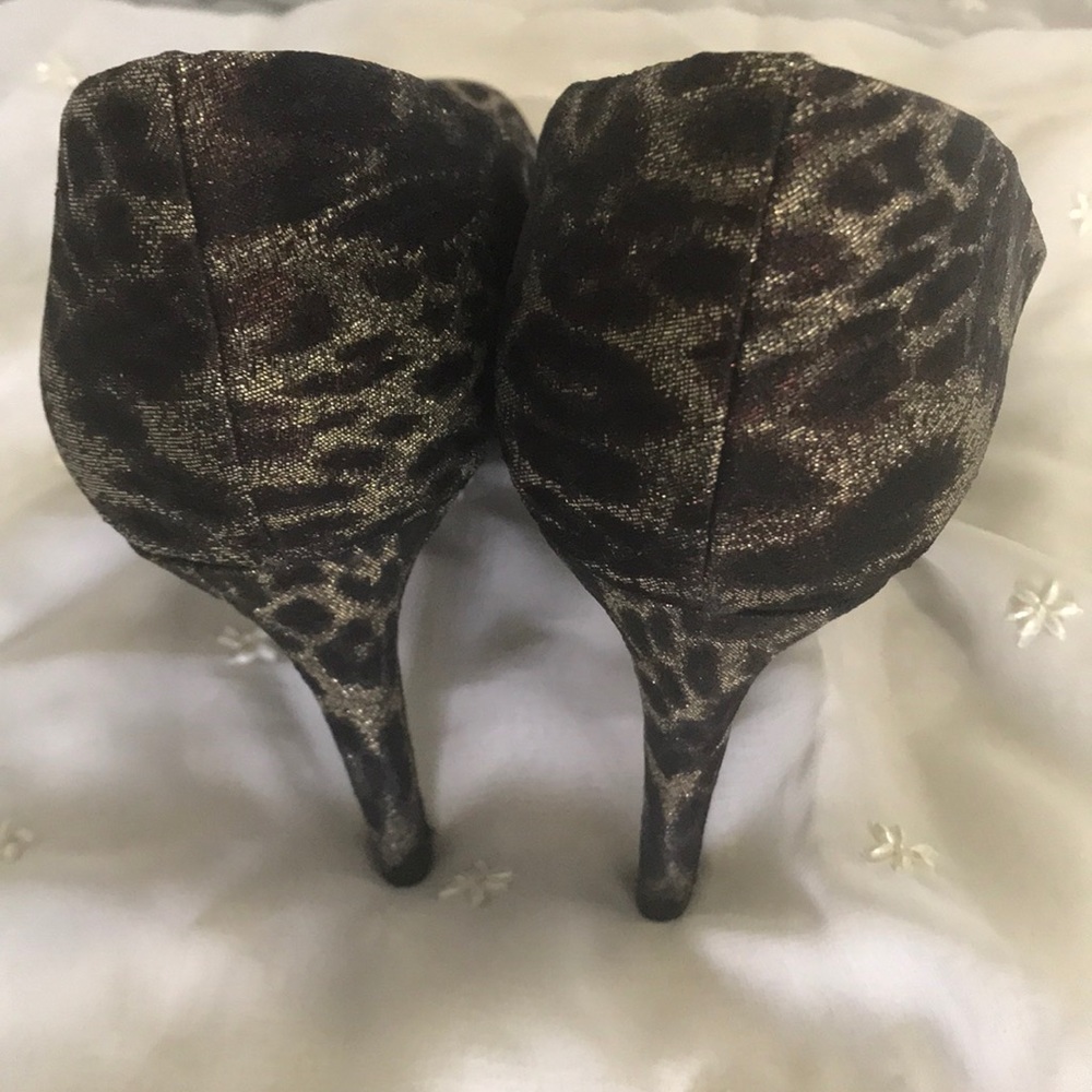Shoes - Picture 3 of 4